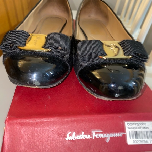 SALVATORE FERRAGAMO Varina Leather Flat in black - Picture 15 of 16